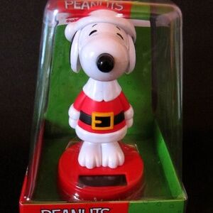 Peanuts Snoopy Solar Bobbler